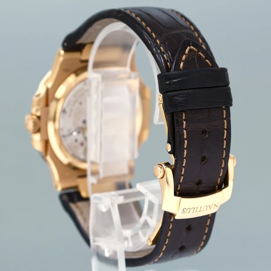 Patek Philippe Nautilus 5712R Moonphase Rose Gold — деталь